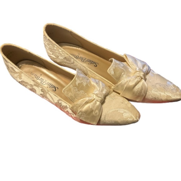 Vintage Cream Satin, Lace & Bow Exquisite Pumps - Picture 11 of 11